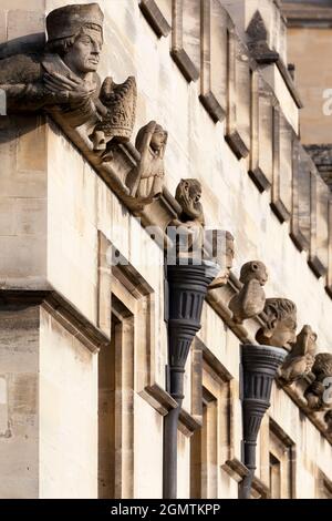 Fondée en 1458 par William de Waynflete, évêque de Winchester, Magdalenen est aujourd'hui l'un des plus riches, des plus grands et des plus grands collèges universitaires d'Oxford. Banque D'Images