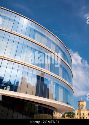 Oxford, Angleterre - 24 juillet 2019; située dans la rue Walton, à côté du quartier Jericho d'Oxford, la Blavatnik School of Government est un nouveau ppb Banque D'Images