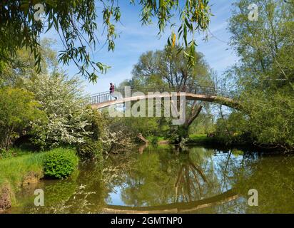 Oxford, Angleterre - 14 mai 2019 High Bridge au-dessus de la rivière Cherwell (un affluent de la Tamise) traverse des parcs universitaires à de belles prairies, le bro Banque D'Images