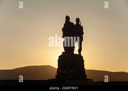 Une silhouette du mémorial du Commando au coucher du soleil Banque D'Images
