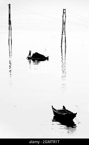 Dalian, Chine - septembre 1999; il y avait un restaurant de fruits de mer dans le port de Dalan, au nord-est de la Chine - oui, je sais, je vis dangereusement... Je l'ai toujours Banque D'Images