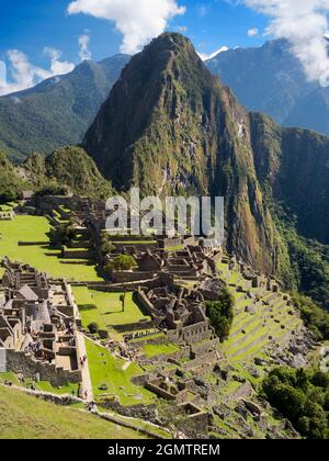 Machu Picchu, Pérou - 14 mai 2018 situé dans un endroit montagneux impressionnant à 2400m d'altitude dans les Andes, les ruines de la ville inca du XVe siècle Banque D'Images