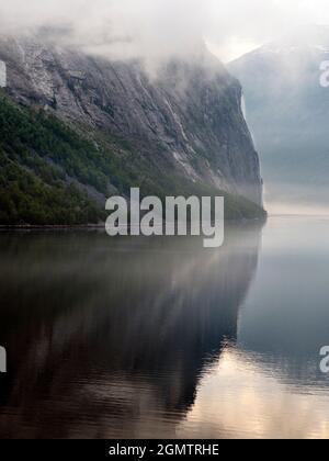 Le magnifique fjord Geiranger est situé dans la région de Sunnm¿re du comté de M¿re og Romsdal, en Norvège. Une des attractions touristiques les plus populaires de NorwayÕs, Banque D'Images