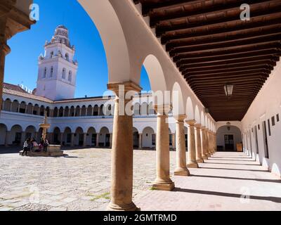 Sucre Bolivie - Mai 2018; quatre personnes en coup de feu sucre est une belle vieille ville en Bolivie avec une riche histoire coloniale; c'est aussi la tête administrative Banque D'Images