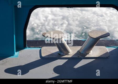 Bay of Islands, Nouvelle-Zélande - 11 mai 2012 poste d'amarrage sur un bateau touristique naviguant dans la baie des îles, Nouvelle-Zélande.Une image assez abstraite, avec les s. Banque D'Images