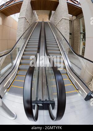 Oxford, Angleterre - 16 mars 2018 Westgate est une nouvelle zone commerçante du centre-ville d'Oxford, en Angleterre. Ouvert en octobre 2017, il est situé là où le média Banque D'Images