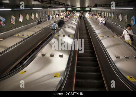 Hong Kong, Chine - 28 octobre 2006 J'ai vécu à Hong Kong de 1980 à 1987, et je peux confirmer que son MTR - Mass Transit Railway - est l'un des plus propres Banque D'Images