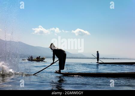 Lac Inle, Myanmar - 1er février 2013; le lac Inle est un grand et pittoresque lac d'eau douce situé dans le canton de Nyaungshwe, dans l'État de Shan, qui fait partie de Shan H. Banque D'Images