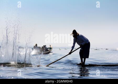 Lac Inle, Myanmar - 1er février 2013; le lac Inle est un grand et pittoresque lac d'eau douce situé dans le canton de Nyaungshwe, dans l'État de Shan, qui fait partie de Shan H. Banque D'Images