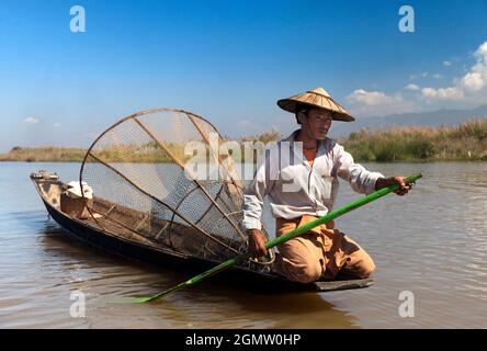 Lac Inle, Myanmar - 1er février 2013; le lac Inle est un grand et pittoresque lac d'eau douce situé dans le canton de Nyaungshwe, dans l'État de Shan, qui fait partie de Shan H. Banque D'Images