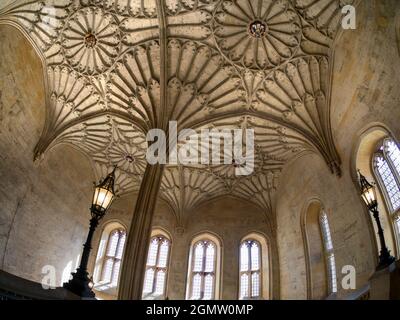 Oxford, Angleterre - 2012; fondé en 1458, le Magdalen College est l'un des plus anciens, des plus grands et des plus grands collèges universitaires d'Oxford. Il est maintenant Banque D'Images