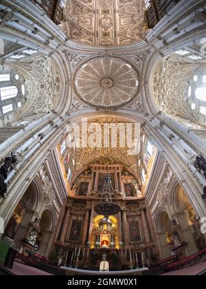 Cordoba, Espagne - 16 mai 2015; pas de personne en vue. La mosquée-cathédrale de Mezquita à Cordoue, en Espagne, est un bâtiment vraiment fascinant avec un événement Banque D'Images