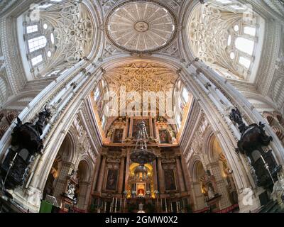 Cordoba, Espagne - 16 mai 2015; pas de personne en vue. La mosquée-cathédrale de Mezquita à Cordoue, en Espagne, est un bâtiment vraiment fascinant avec un événement Banque D'Images