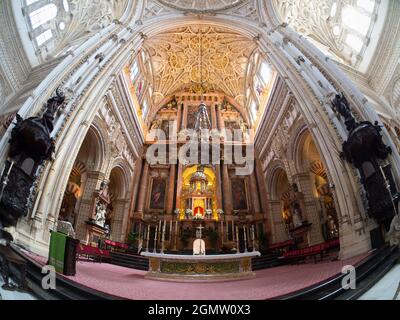 Cordoba, Espagne - 16 mai 2015; pas de personne en vue. La mosquée-cathédrale de Mezquita à Cordoue, en Espagne, est un bâtiment vraiment fascinant avec un événement Banque D'Images