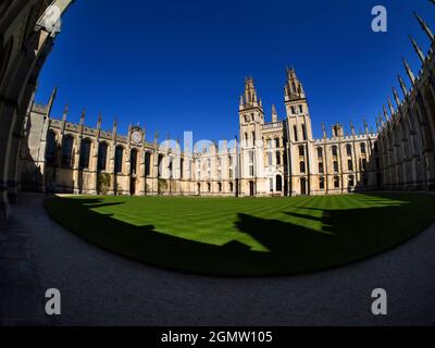 Oxford, Angleterre - 15 mai 2015; pas de personne en vue. All Souls College a été fondé en 1438 par Henry VI d'Angleterre et l'archevêque de Canterbury. Uni Banque D'Images