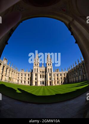 Oxford, Angleterre - 15 mai 2015; pas de personne en vue. All Souls College a été fondé en 1438 par Henry VI d'Angleterre et l'archevêque de Canterbury. Uni Banque D'Images