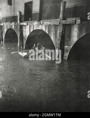 Jacob Riis photographie - Chasing River Robbers - police de nuit chasse River Thieves - rats de port poursuivis par la police de nuit. Banque D'Images