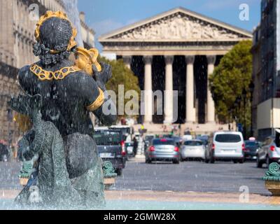 Paris, France - 20 septembre 2018 l'exubérant Fontaines de la Concorde est une paire de fontaines monumentales situées sur la place de la Conco Banque D'Images