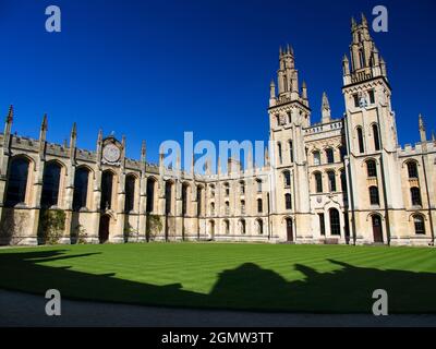 Oxford, Angleterre - 15 mai 2015; pas de personne en vue. All Souls College a été fondé en 1438 par Henry VI d'Angleterre et l'archevêque de Canterbury. Uni Banque D'Images