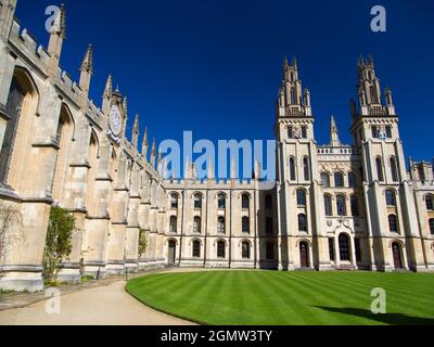 Oxford, Angleterre - 15 mai 2015; pas de personne en vue. All Souls College a été fondé en 1438 par Henry VI d'Angleterre et l'archevêque de Canterbury. Uni Banque D'Images