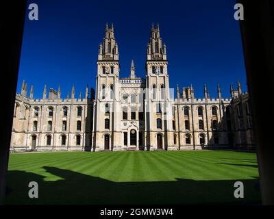 Oxford, Angleterre - 15 mai 2015; pas de personne en vue. All Souls College a été fondé en 1438 par Henry VI d'Angleterre et l'archevêque de Canterbury. Uni Banque D'Images