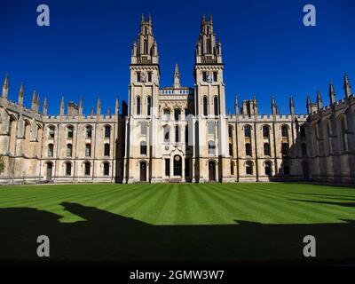 Oxford, Angleterre - 15 mai 2015; pas de personne en vue. All Souls College a été fondé en 1438 par Henry VI d'Angleterre et l'archevêque de Canterbury. Uni Banque D'Images