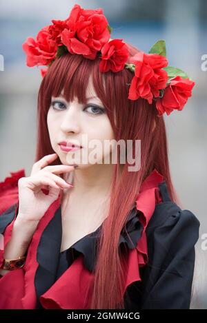 Tokyo, Japon - 6 novembre 2005 ; une fille posant dans la balle. Harajuku est le centre de la culture de rue de pointe, du cosplay et de la mode de jeunesse à Tokyo. VÉ Banque D'Images