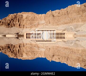 Vallée des Rois, Égypte - 30 novembre 2010 le temple mortuaire de la reine Hatshepsut, le Djeser-Djeseru (Saint des Saints), est situé sous le Banque D'Images