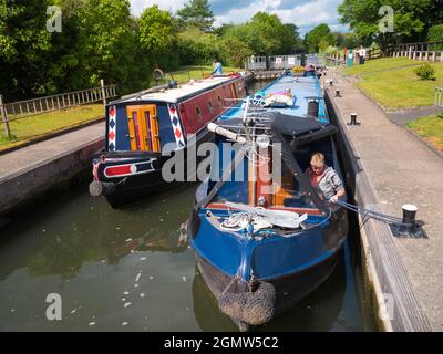 Culham à Oxfordshire, Angleterre - 6 juin 2019 ; trois personnes en balle. Une scène intemporelle à l'écluse de Culham lors d'une belle journée d'été, ils sont sur le RI Banque D'Images