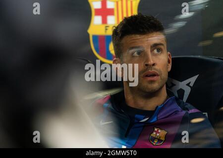 ESPAGNE-SOCCER-LA LIGA SANTANDER-FCB VS GRENADE CF. FC Barcelone (3) Gerard Piqué au banc des remplaçants lors du match de la Liga Santander entre le FC Barcelone et Grenade CF à Camp Nou, Barcelone, Espagne, le 20 septembre 2021. © Joan Gosa 2021 Banque D'Images