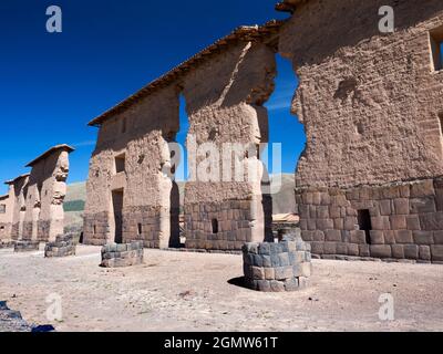 Raqchi, Pérou - 14 mai 2018 les anciennes ruines de l'Inca à Raqchi sont situées à 3480m d'altitude dans la région de Cusco, au Pérou. Son exploit le plus remarquable Banque D'Images