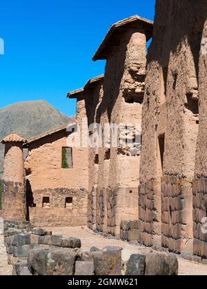 Raqchi, Pérou - 14 mai 2018 les anciennes ruines de l'Inca à Raqchi sont situées à 3480m d'altitude dans la région de Cusco, au Pérou. Son exploit le plus remarquable Banque D'Images