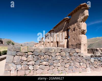 Raqchi, Pérou - 14 mai 2018 les anciennes ruines de l'Inca à Raqchi sont situées à 3480m d'altitude dans la région de Cusco, au Pérou. Son exploit le plus remarquable Banque D'Images