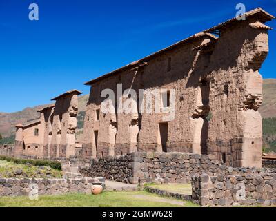 Raqchi, Pérou - 14 mai 2018 les anciennes ruines de l'Inca à Raqchi sont situées à 3480m d'altitude dans la région de Cusco, au Pérou. Son exploit le plus remarquable Banque D'Images