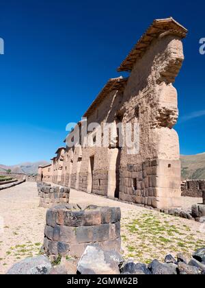 Raqchi, Pérou - 14 mai 2018 les anciennes ruines de l'Inca à Raqchi sont situées à 3480m d'altitude dans la région de Cusco, au Pérou. Son exploit le plus remarquable Banque D'Images