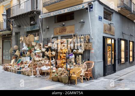 VALENCE, ESPAGNE - 13 SEPTEMBRE 2021 : El Globo , boutique traditionnelle de bickerwork dans la rue Banque D'Images