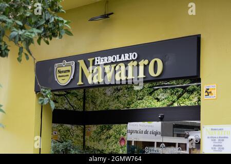 VALENCE, ESPAGNE - 13 SEPTEMBRE 2021 : Herbolario Navarro vend des produits écologiques, immobiliers, naturels Banque D'Images