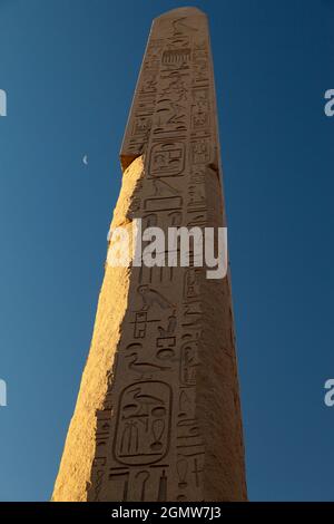 Louxor, Égypte - 30 novembre 2011 ; Karnak est le plus grand temple d'Égypte, et le deuxième plus grand site religieux ancien au monde, après Angkor Wat. Banque D'Images