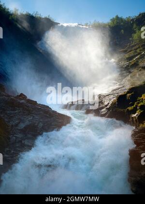 Eidfjord, Norvège - 9 juin 2016; personne en vue. Kjossossen est une cascade située dans la municipalité d'Aurland, dans le comté de Sogn og Fjordane, en Norvège. Je Banque D'Images