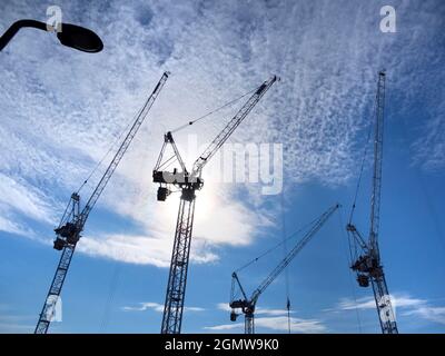 Ces grues mammouth sont toutes à l'œuvre dans le projet de développement géant de Westgate à Oxford. Retardée de nombreuses années par la récession financière, elle est maintenant la fina Banque D'Images