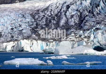 Juno, Alaska, États-Unis - 23 mai 2010; pas de personnes en vue. Le glacier Mendenhall, également connu sous le nom de Sitaantaagu, est situé dans la vallée de Mendenhall, à environ 12 miles f Banque D'Images