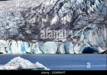 Juno, Alaska, États-Unis - 23 mai 2010; pas de personnes en vue. Le glacier Mendenhall, également connu sous le nom de Sitaantaagu, est situé dans la vallée de Mendenhall, à environ 12 miles f Banque D'Images