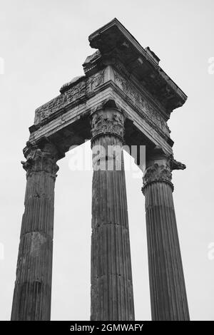 Ruines du Temple d'Apollon Sosianus, Rome, Italie Banque D'Images