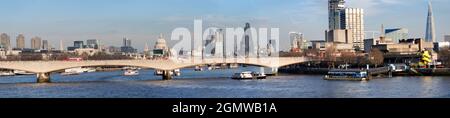 Londres, Angleterre - 2011 ; Londres a une grande ligne d'horizon riche en histoire, avec de nombreux bâtiments célèbres, anciens et nouveaux. Ici, nous voyons une vue panoramique de Chari Banque D'Images