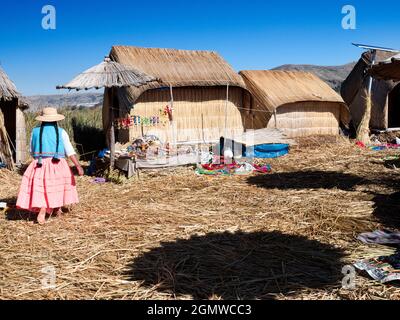 Lac Titicaca, Pérou - 17 mai 2018; les autochtones en photo situé à 3,812 mètres (12,507 pi) d'altitude, le magnifique lac Titicaca est semblable à un joyau Banque D'Images