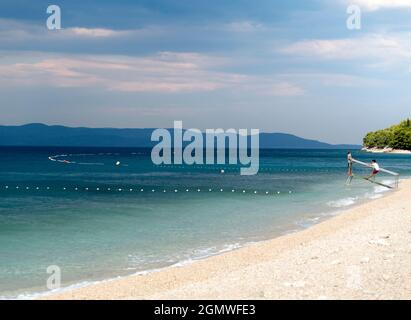 Starigrad Paklenica est un petit village et port de bord de mer croate, situé sur la côte du canal Velebit qui mène à l'Adriatique. C'est bui Banque D'Images