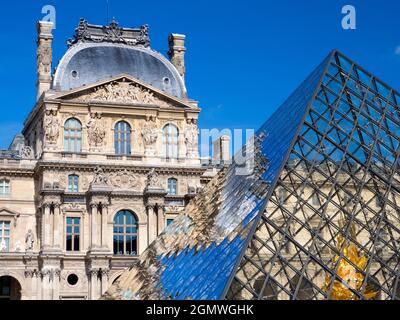 Paris, France - 19 septembre 2018 le Louvre de Paris, ou la Muse du Louvre, pour lui donner son nom, est le plus grand musée d'art au monde. Il est Banque D'Images