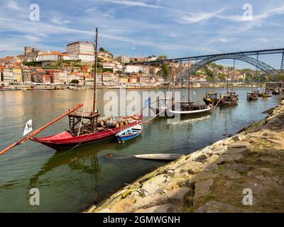 Porto est la deuxième ville du Portugal après Lisbonne. Situé sur l'estuaire du Douro, dans le nord du Portugal, c'est l'un des plus anciens cent peuplés Banque D'Images