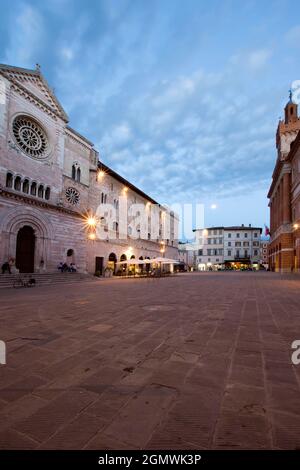 Piazza della Repubblica Square, Foligno, Ombrie, Italie, Europe Banque D'Images