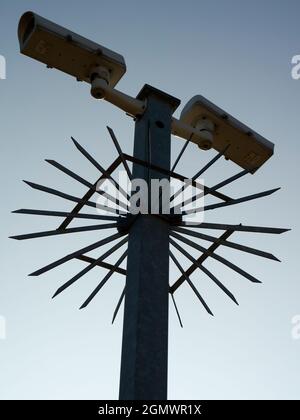 Radley Village, Oxfordshire, Angleterre - 18 août 2020 ; personne en vue. Big Brother vous observe... même une petite gare rurale dans mon cdm Banque D'Images